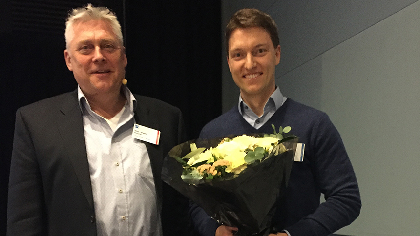 Chairman of the organizing committee, Niels J. Venzel, ConocoPhillips with a smiling Sören Naumann of PGS, winner of the Best Paper award